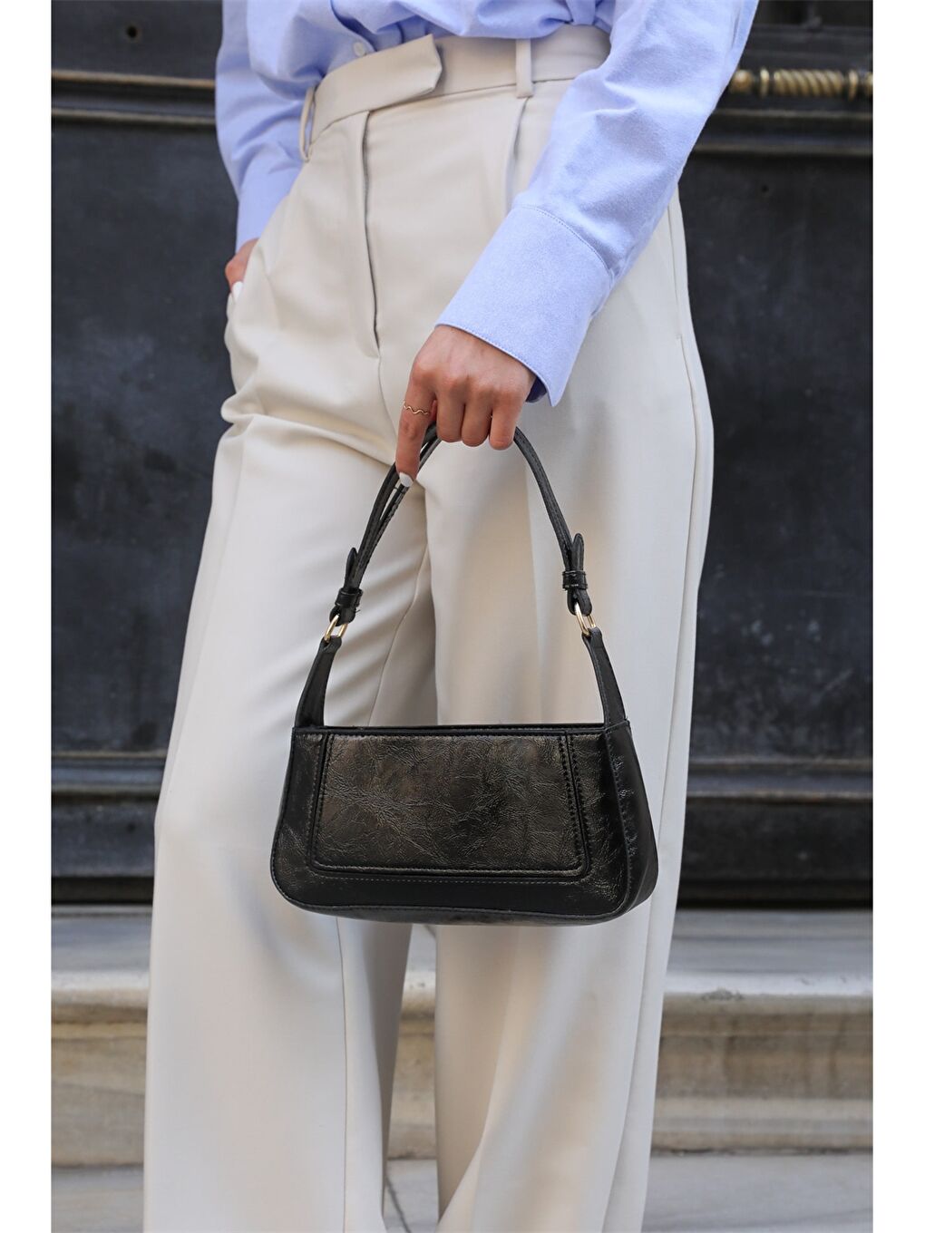 Siyah Deri Görünümlü Kadın Omuz Çantası-1