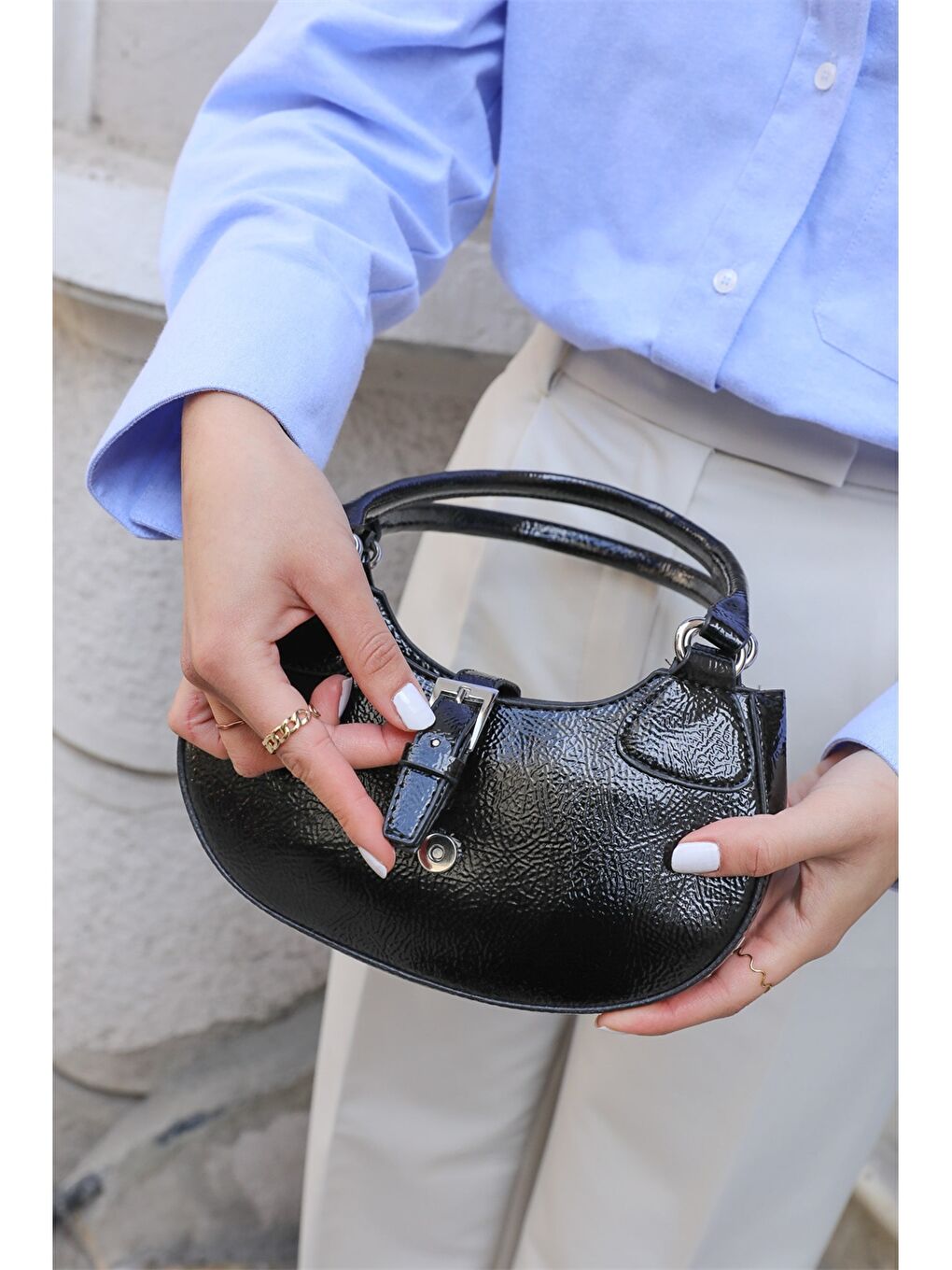 Siyah Deri Görünümlü Toka Detaylı Kadın Kol Çantası-4