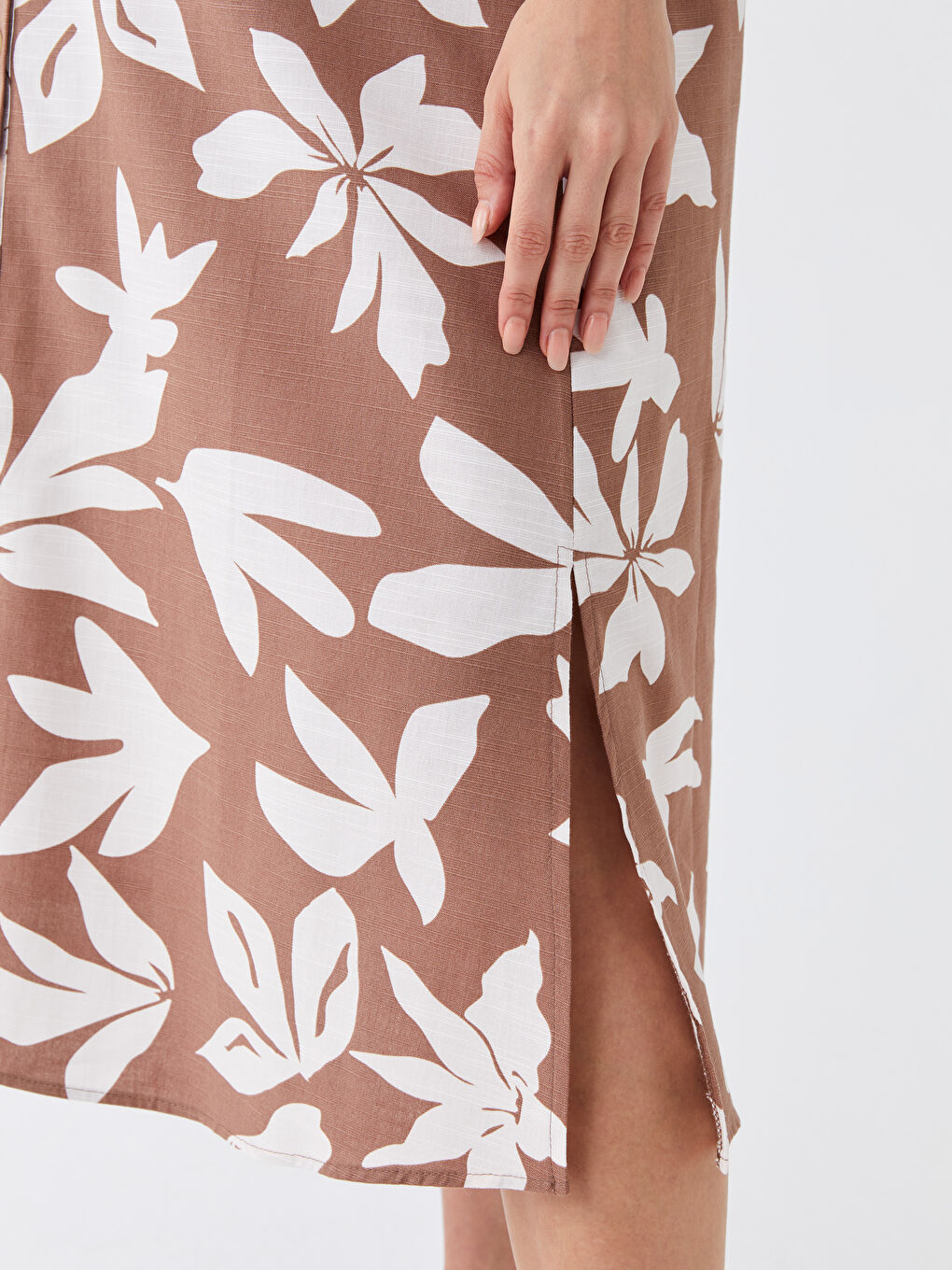 Kahverengi V Yaka Çiçekli Poplin Hamile Elbise-3