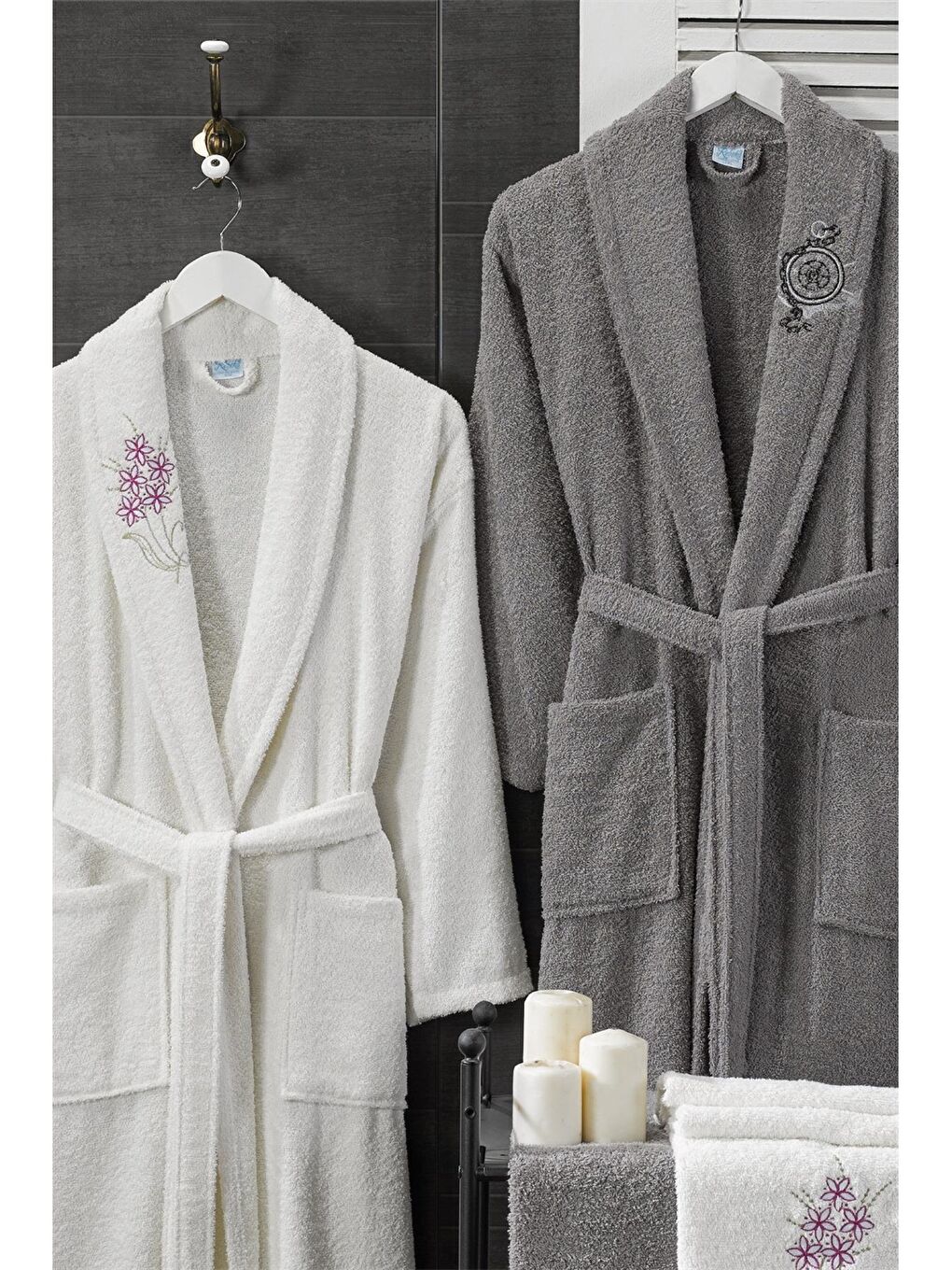 Karışık Pamuklu Nakışlı 4 Parça Aile Bornoz Seti-1