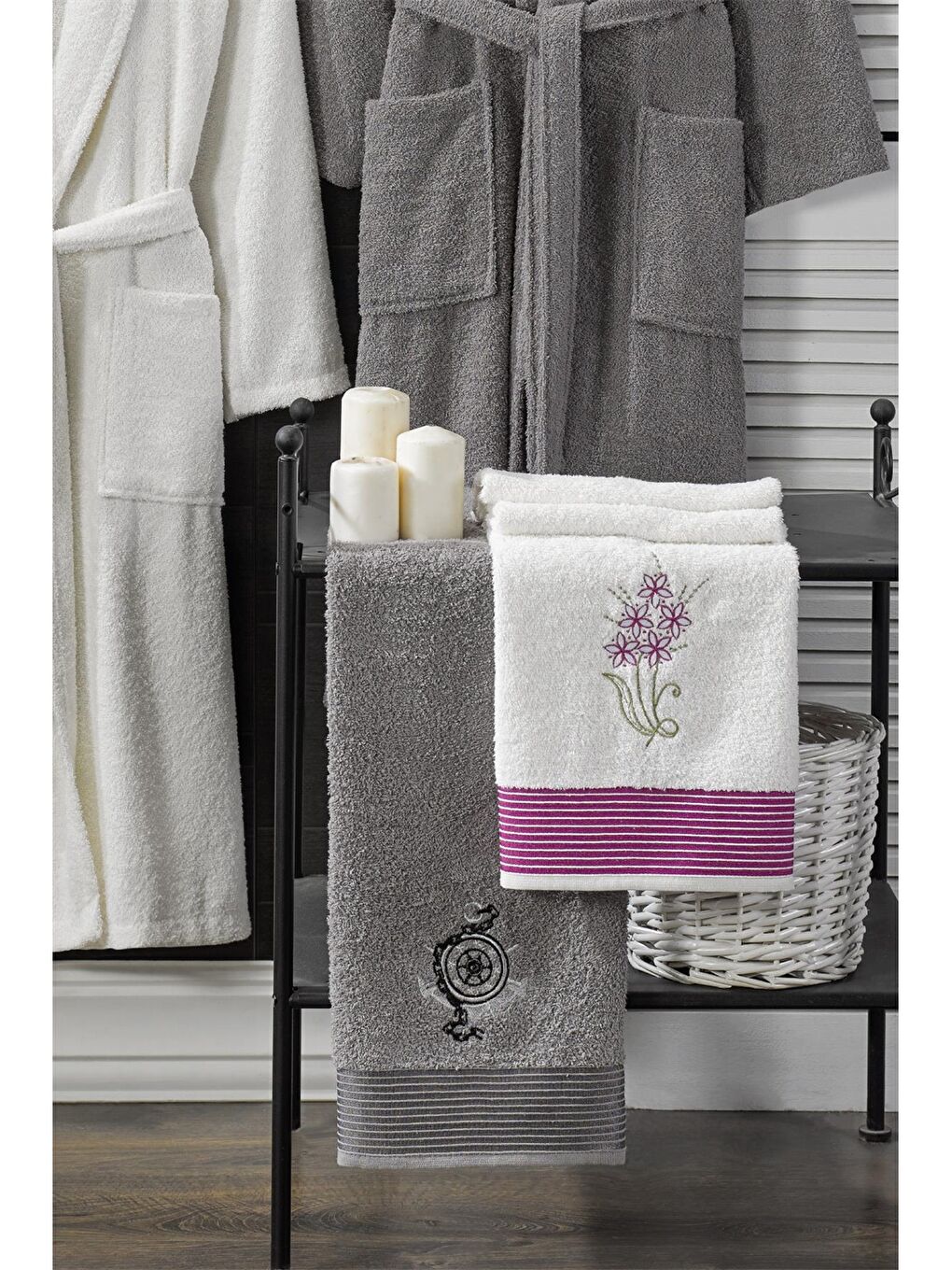 Karışık Pamuklu Nakışlı 4 Parça Aile Bornoz Seti-2