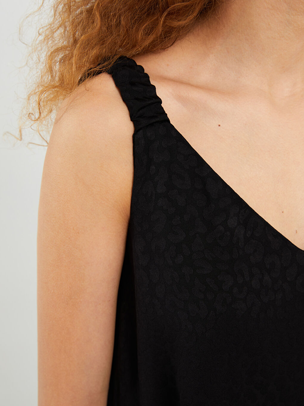 Siyah V Yaka Desenli Askılı Kadın Elbise-2