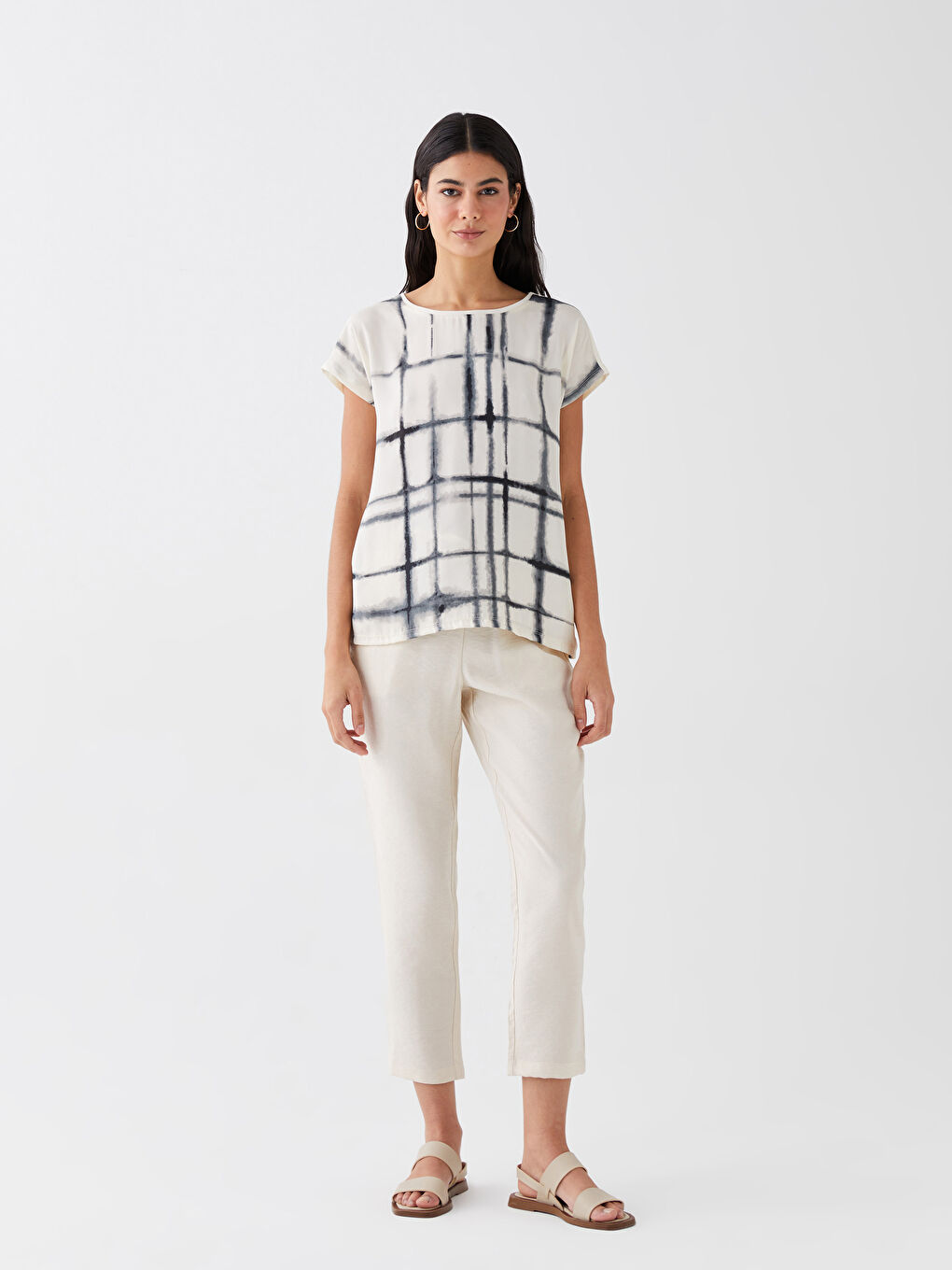 Bisiklet Yaka Desenli Kısa Kollu Kadın Tişört-3