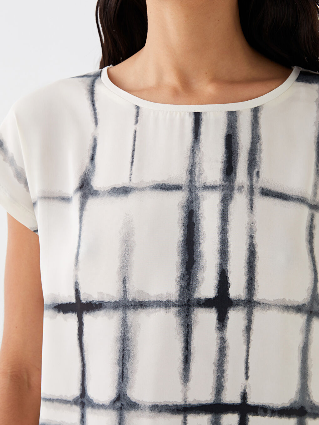 Bisiklet Yaka Desenli Kısa Kollu Kadın Tişört-4