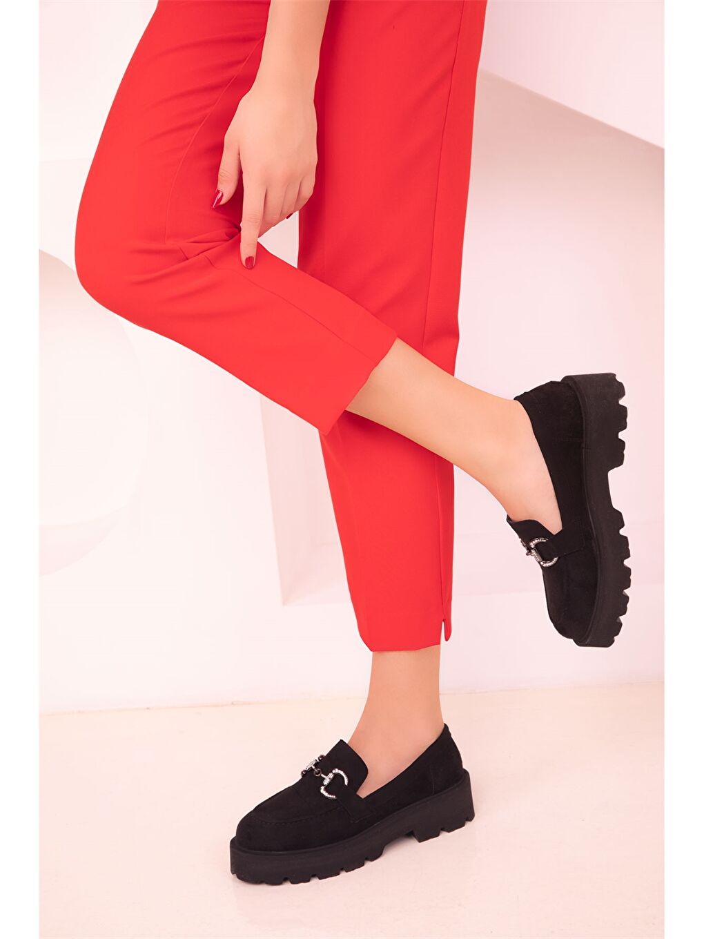 Siyah Kalın Taban Kadın Klasik Ayakkabı-1