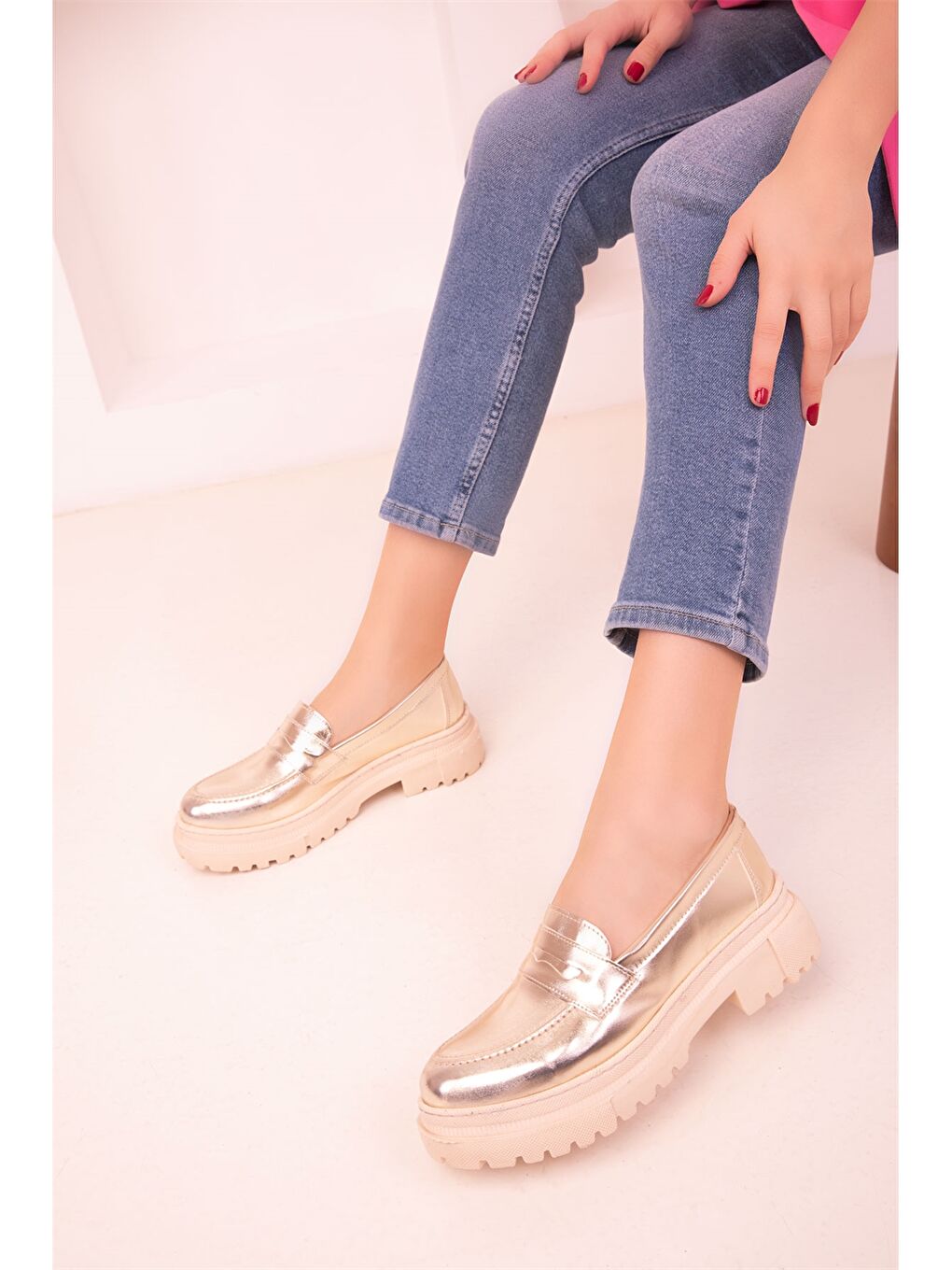 Sarı Deri Görünümlü Kadın Loafer Ayakkabı-1