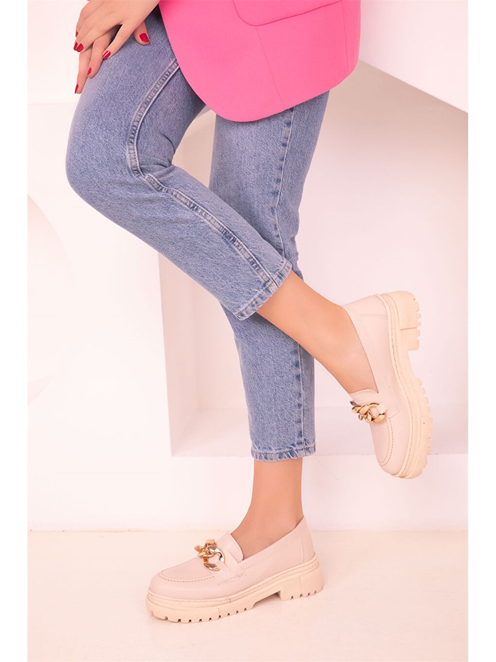 Bej Deri Görünümlü Aplike Detaylı Kadın Loafer Ayakkabı-2