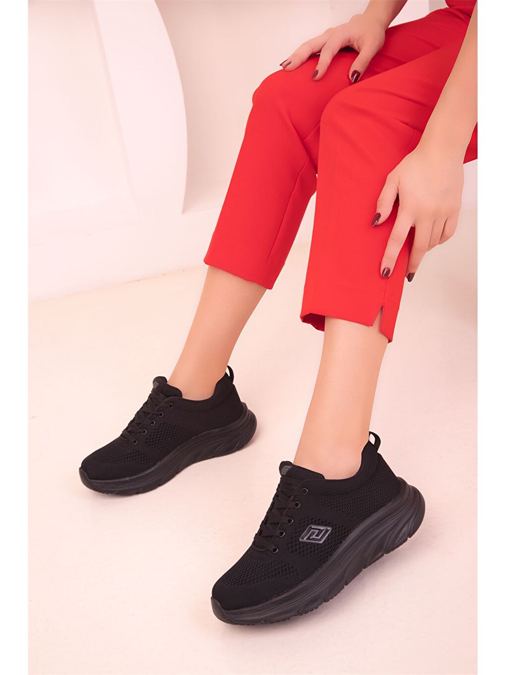 Siyah Bağcıklı Kadın Spor Ayakkabı-2