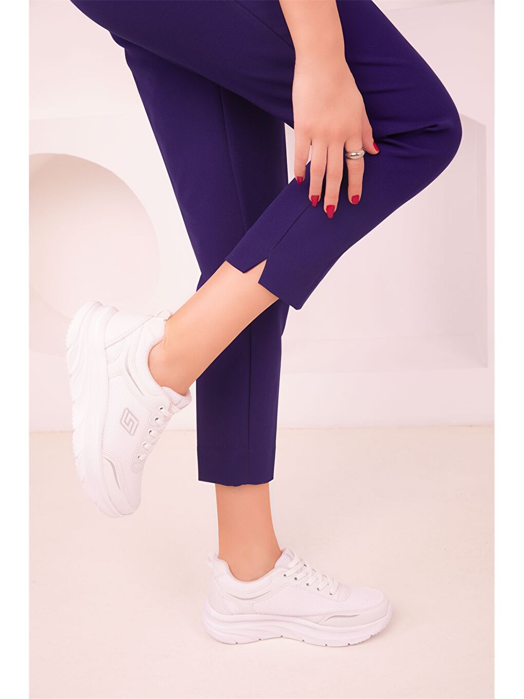 Beyaz Bağcıklı Kadın Spor Ayakkabı-1