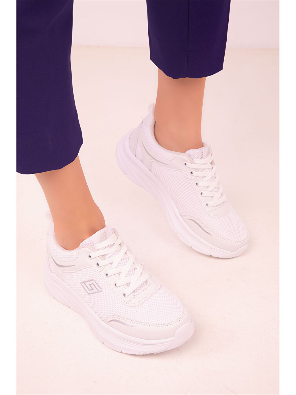 Beyaz Bağcıklı Kadın Spor Ayakkabı-2