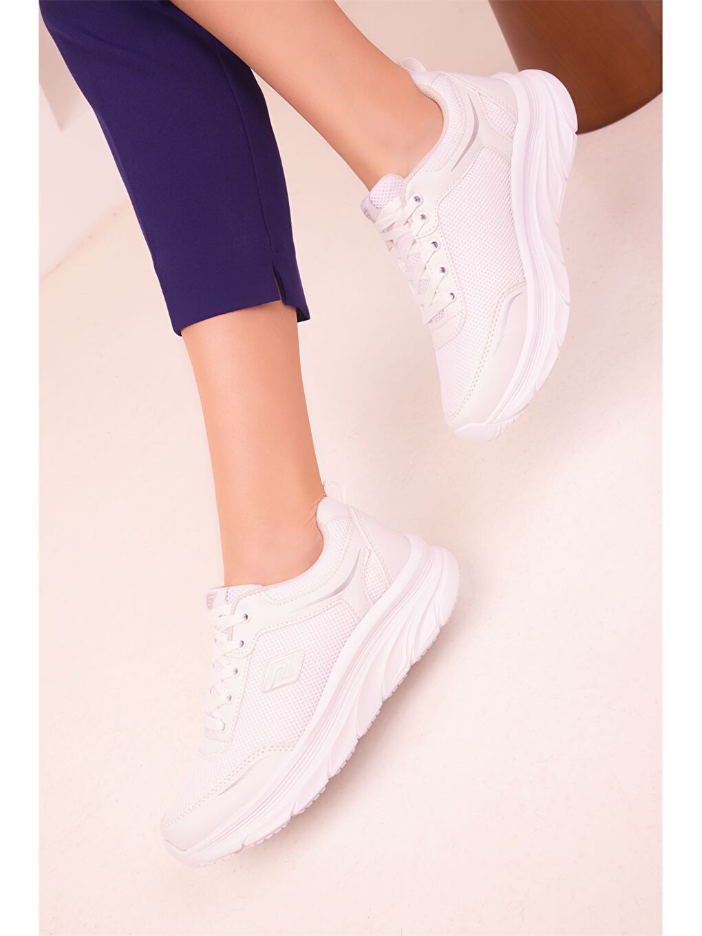 Beyaz Bağcıklı Kadın Spor Ayakkabı-3