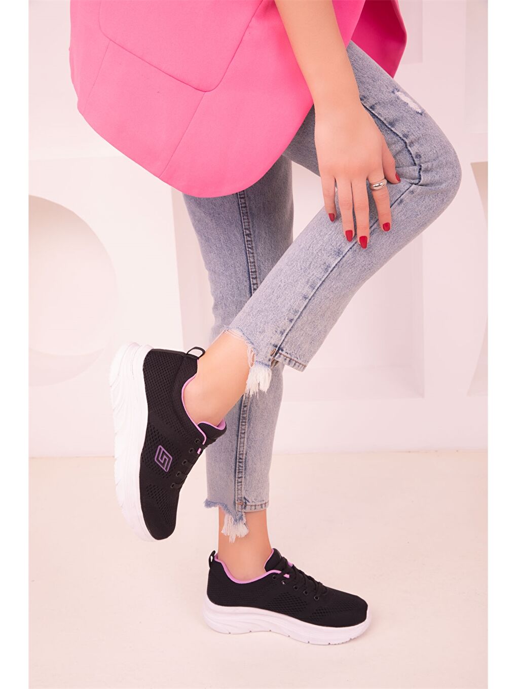 Siyah Bağcıklı Kadın Spor Ayakkabı-1