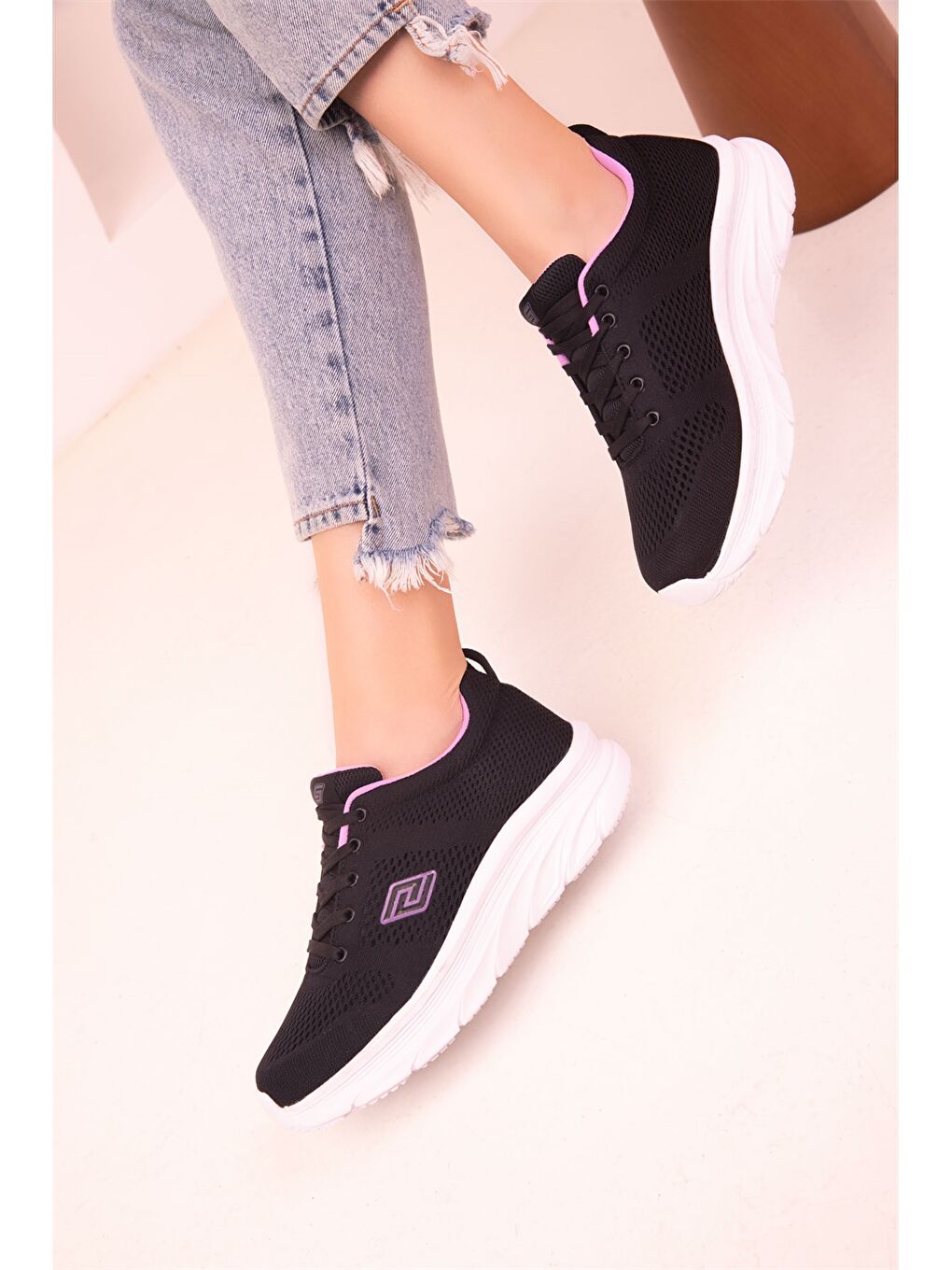 Siyah Bağcıklı Kadın Spor Ayakkabı-2