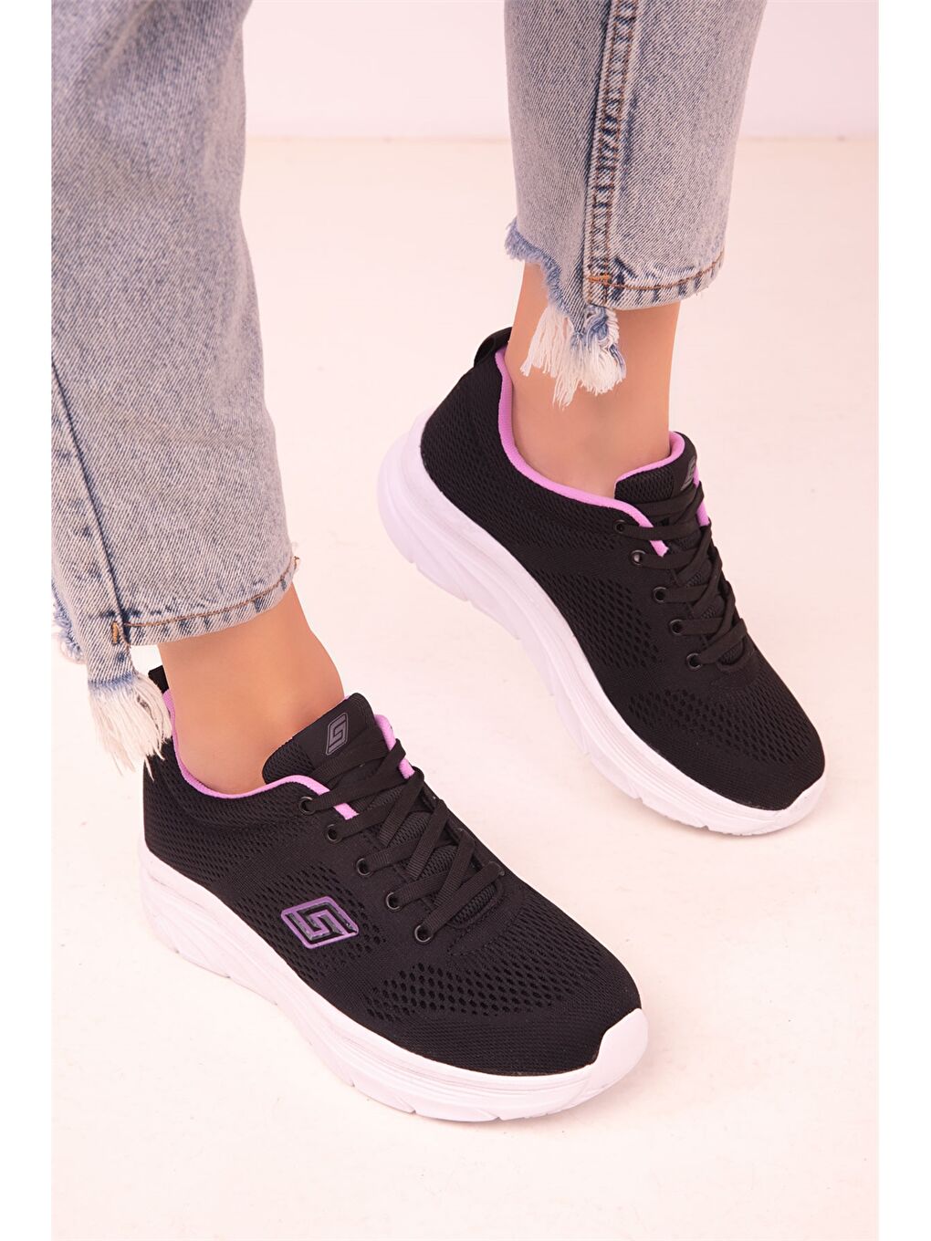 Siyah Bağcıklı Kadın Spor Ayakkabı-3