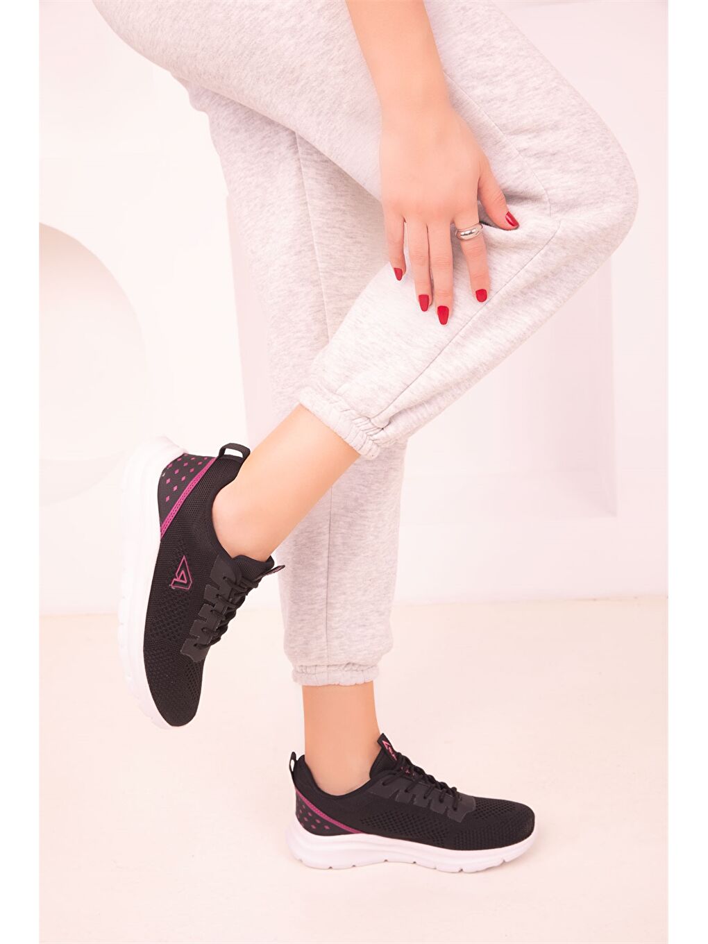 Siyah Bağcıklı Kadın Aktif Spor Ayakkabı-2