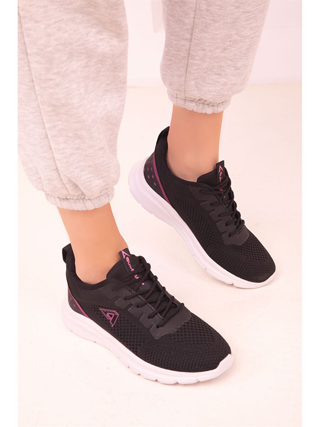Siyah Bağcıklı Kadın Aktif Spor Ayakkabı-3