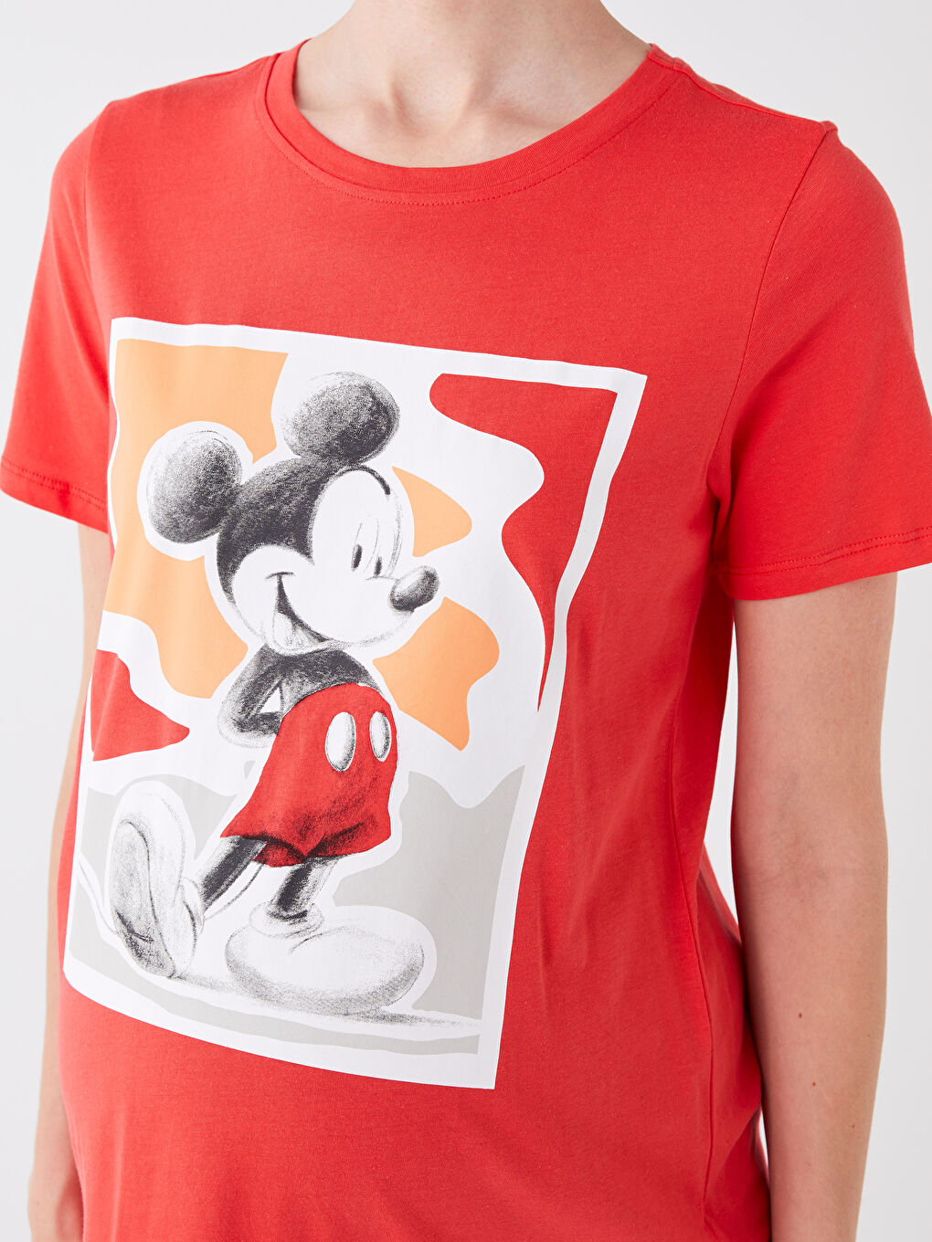 LCWAIKIKI Maternity Kirmizi Bisiklet Yaka Mickey Mouse Baskılı Kısa Kollu Hamile Tişört - 3
