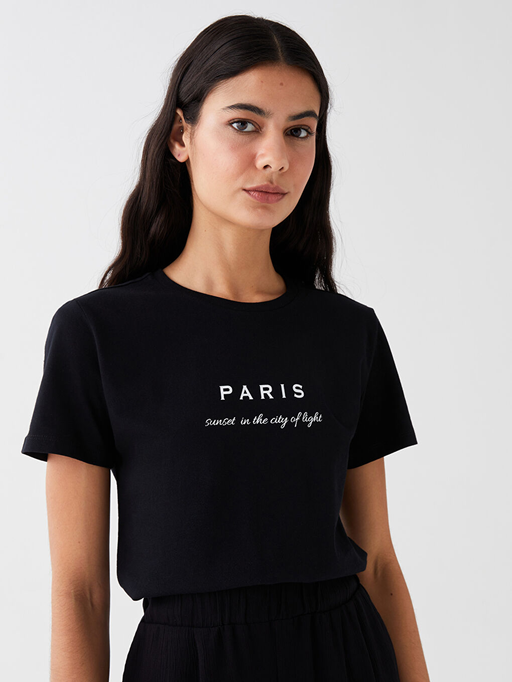 تيشيرت نسائي بأكمام قصيرة وياقة دائرية مطبوع