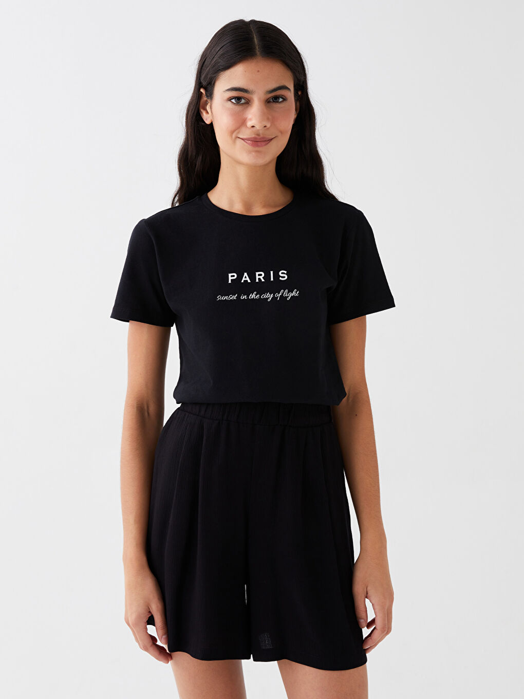 تيشيرت نسائي بأكمام قصيرة وياقة دائرية مطبوع-1