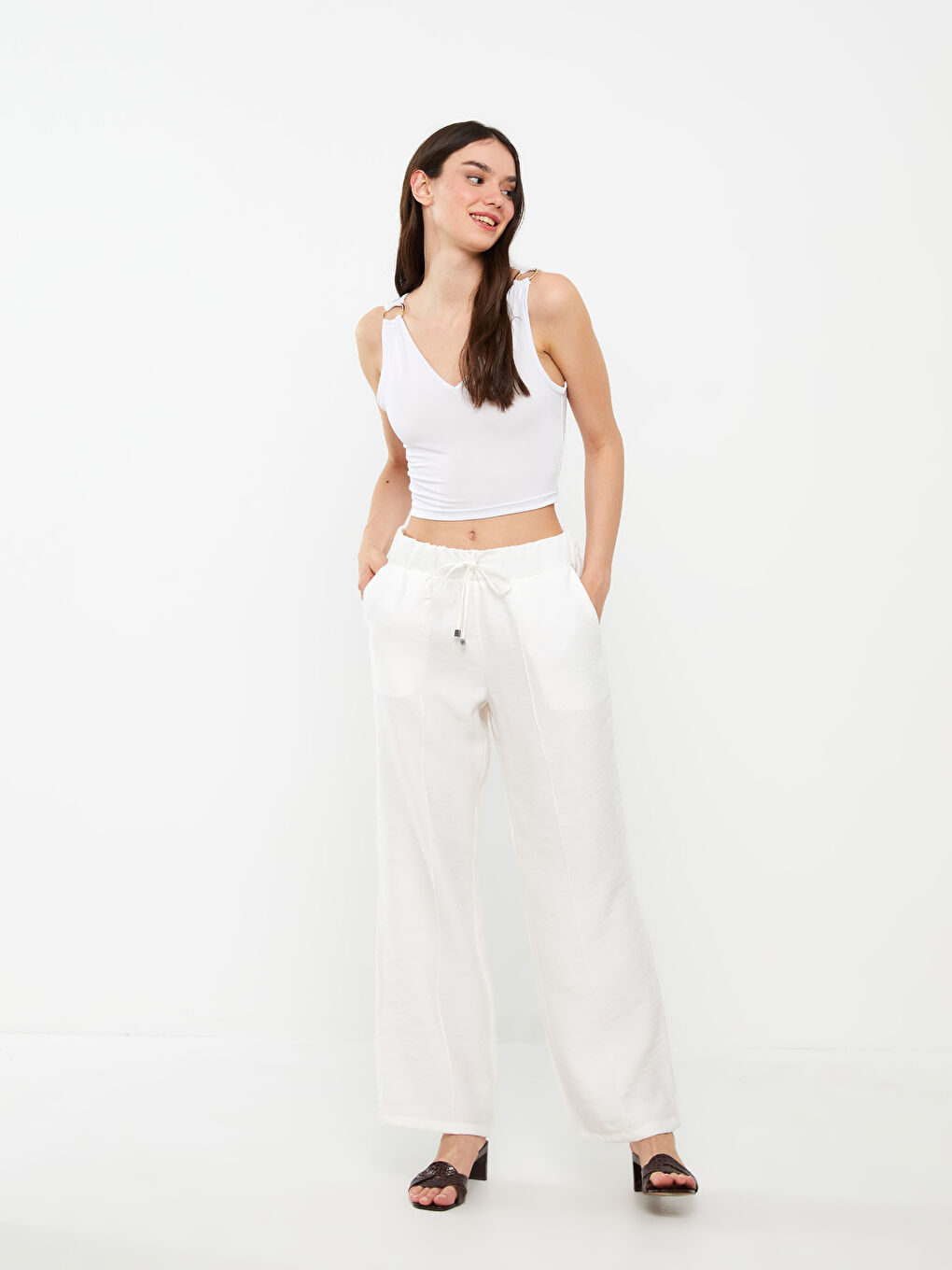 Ekru Metal Aksesuarlı Kadın Atlet-3