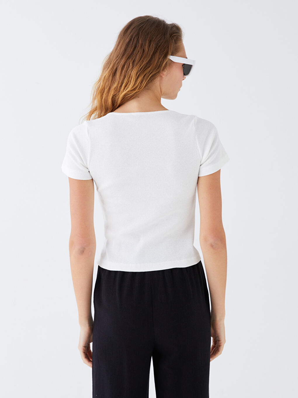 Ekru U Yaka Kadın Tişört-4