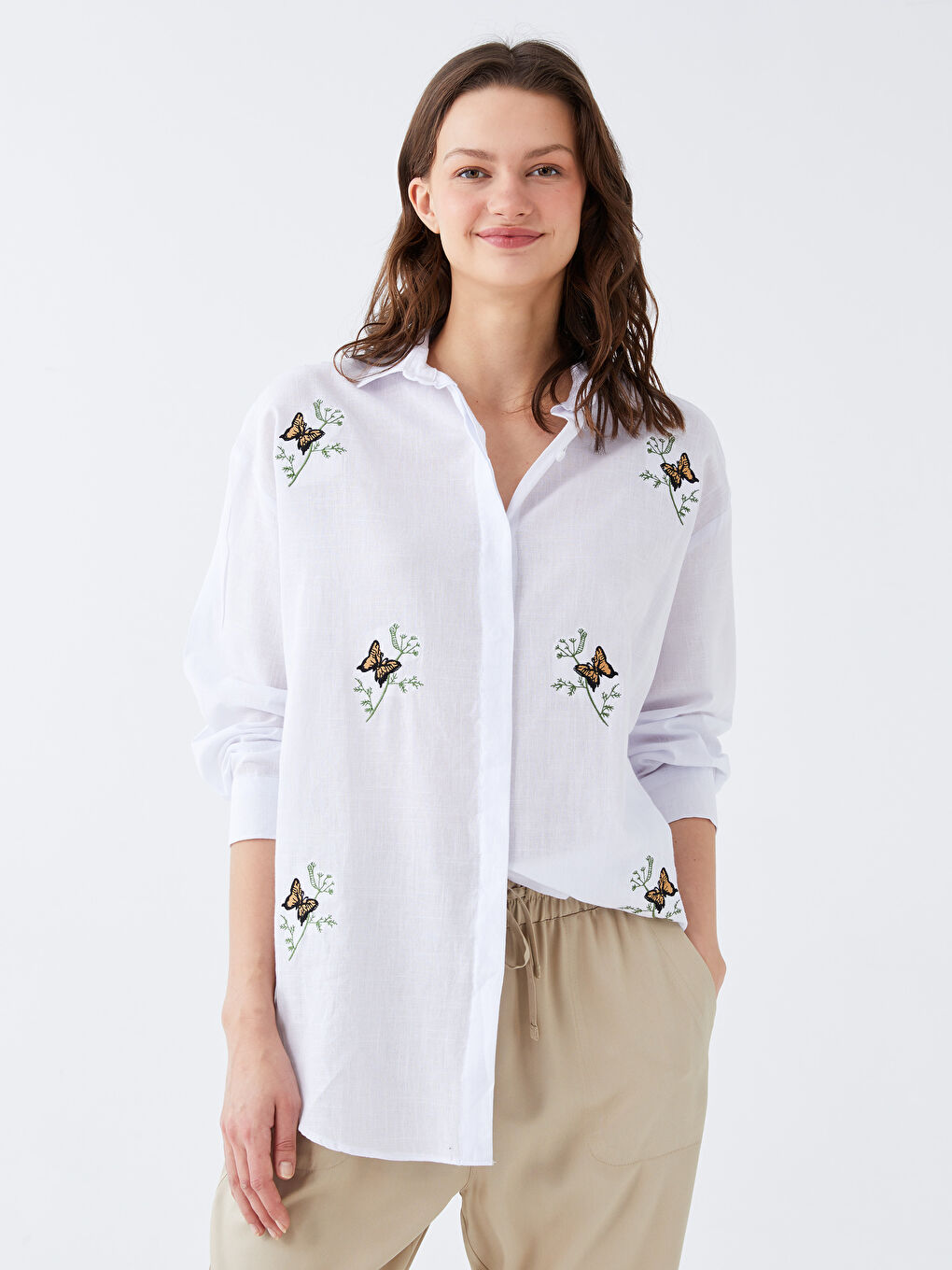 Beyaz Nakışlı Kadın Gömlek
