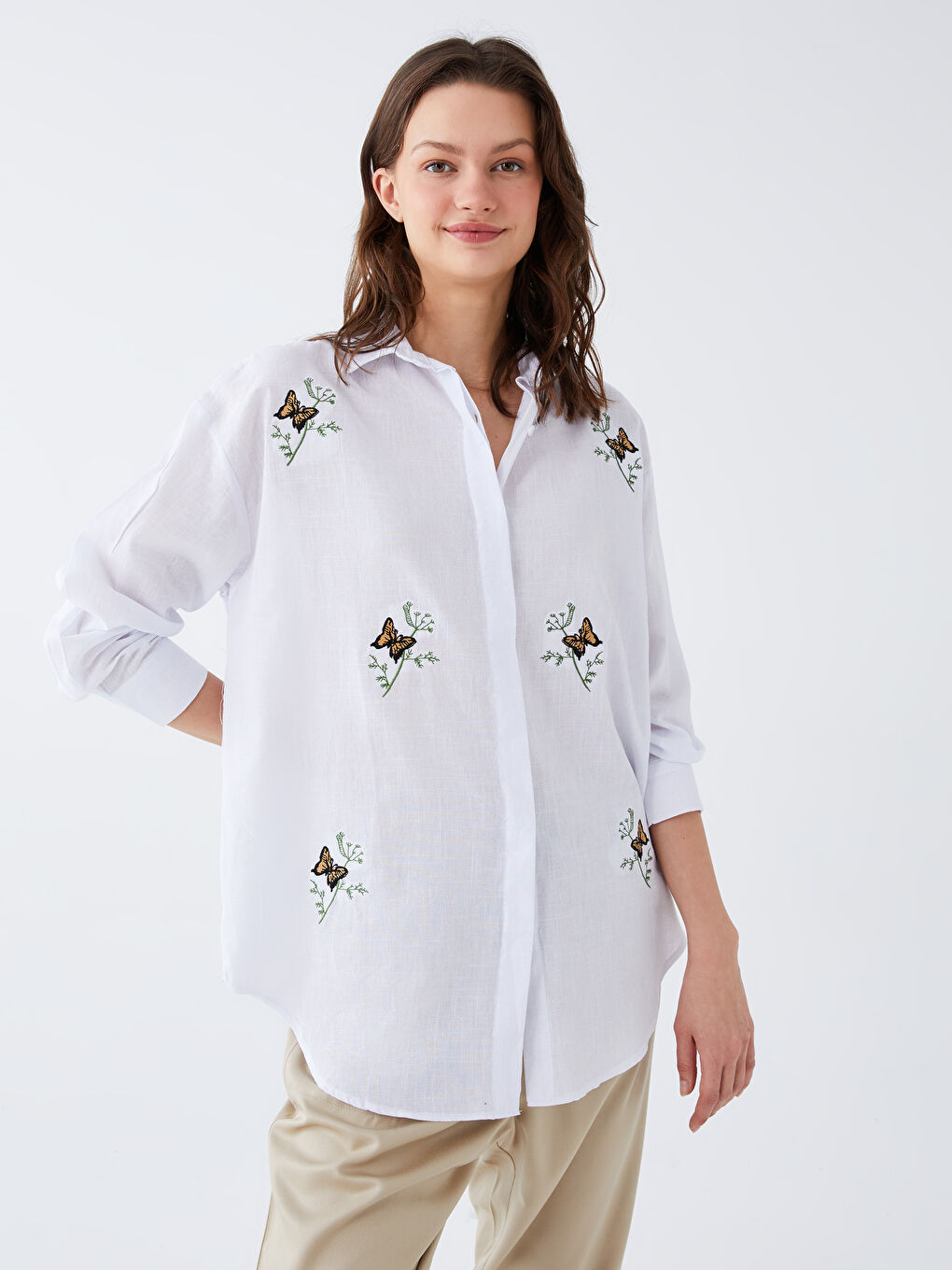 Beyaz Nakışlı Kadın Gömlek-1