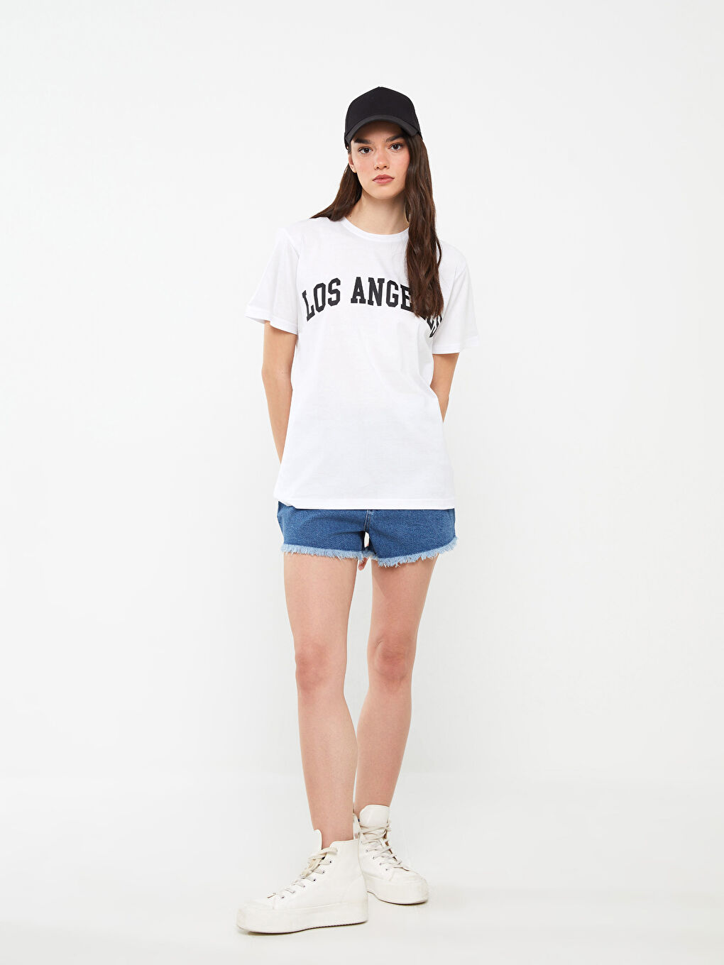 Beyaz Bisiklet Yaka Baskılı Kısa Kollu Kadın Tişört-2