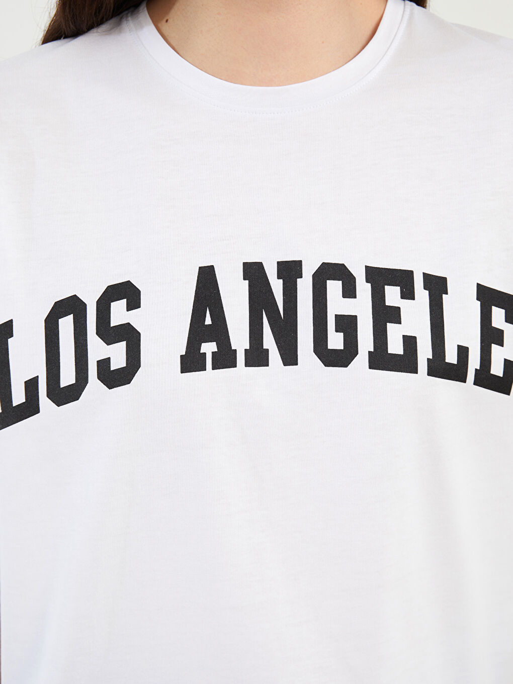 Beyaz Bisiklet Yaka Baskılı Kısa Kollu Kadın Tişört-3