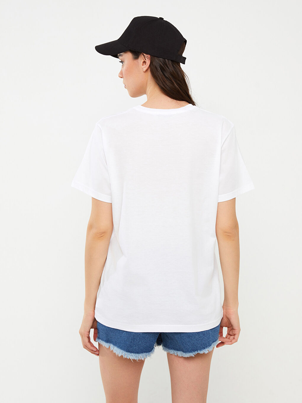 Beyaz Bisiklet Yaka Baskılı Kısa Kollu Kadın Tişört-4