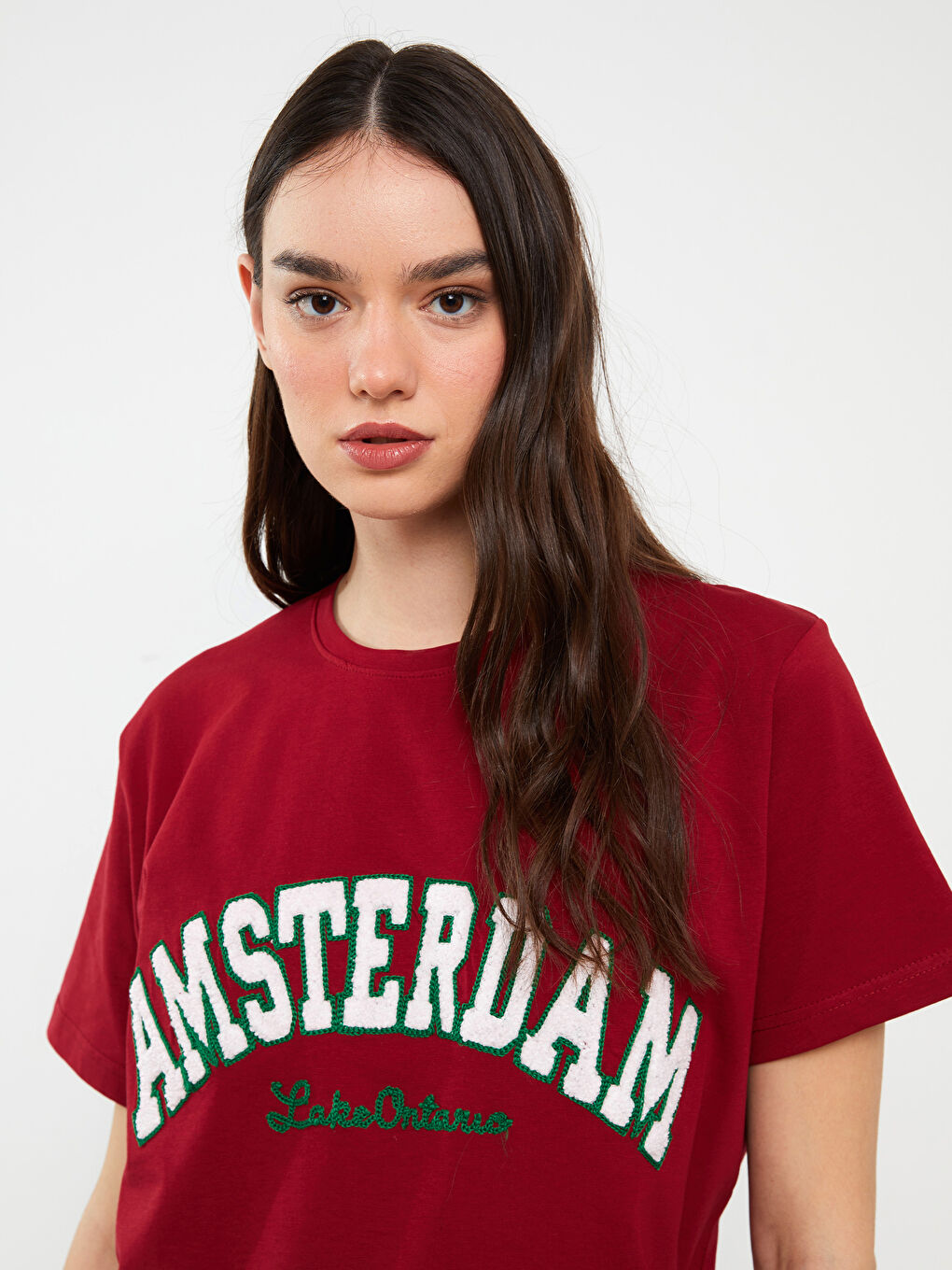 Bordo Bisiklet Yaka Baskılı Kısa Kollu Kadın Tişört-3