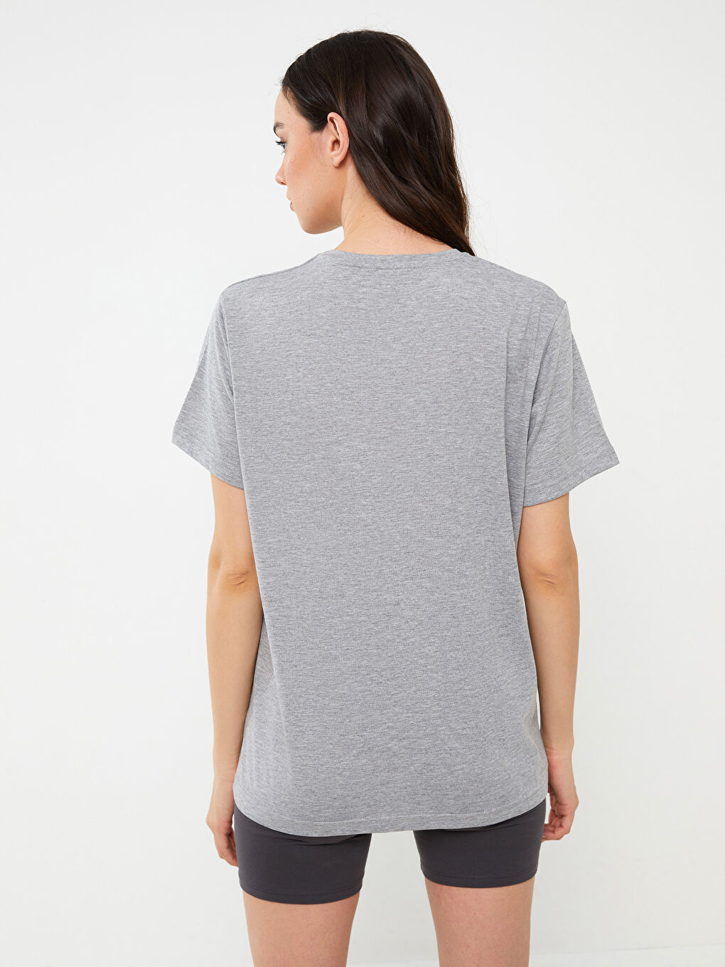 Gri Bisiklet Yaka Baskılı Kısa Kollu Kadın Tişört-4