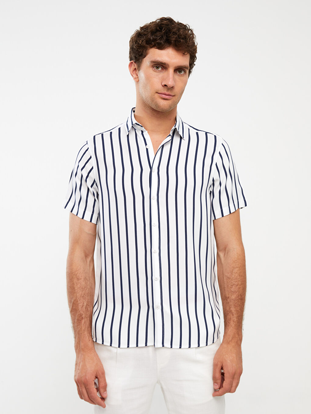 Beyaz Regular Fit Kısa Kollu Çizgili Viskon Erkek Gömlek-1