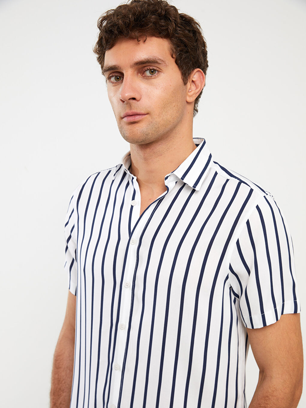 Beyaz Regular Fit Kısa Kollu Çizgili Viskon Erkek Gömlek-2