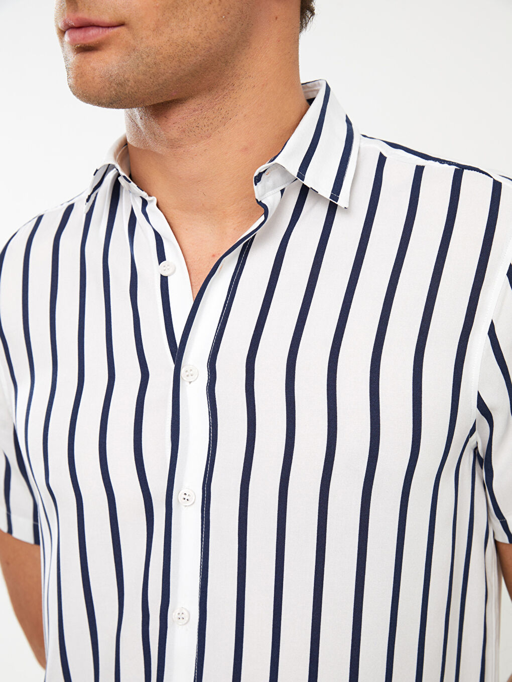 Beyaz Regular Fit Kısa Kollu Çizgili Viskon Erkek Gömlek-4