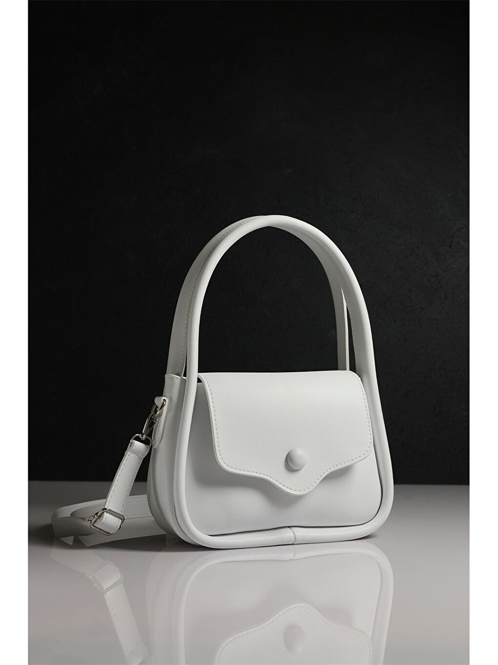 Beyaz Deri Görünümlü Kadın Çanta