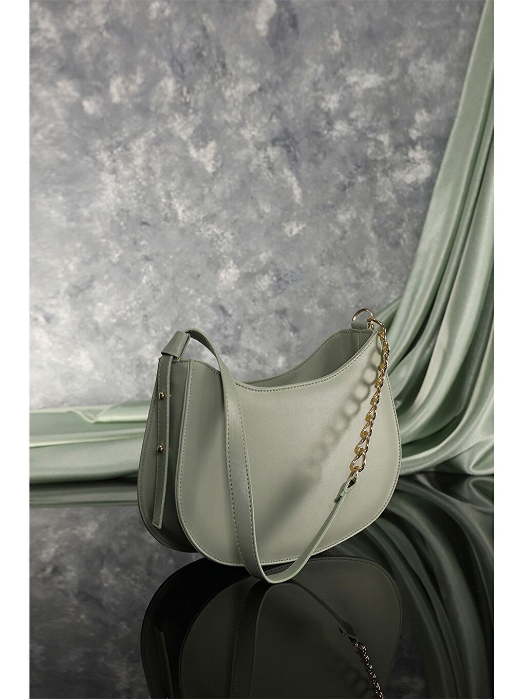 Yeşil Deri Görünümlü Kadın Çanta