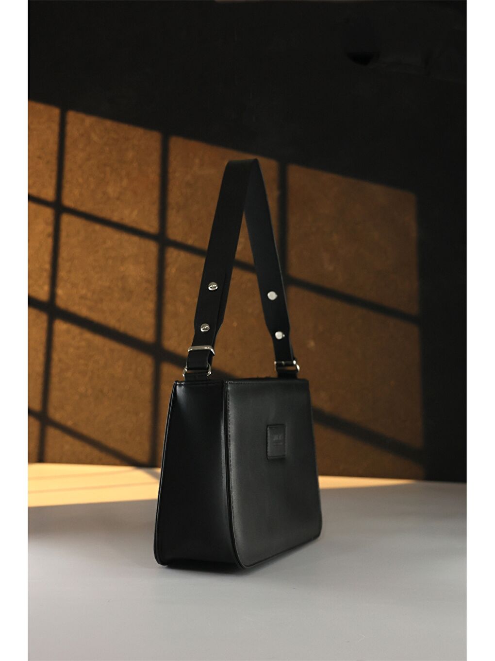 Siyah Deri Görünümlü Kadın Çanta-1