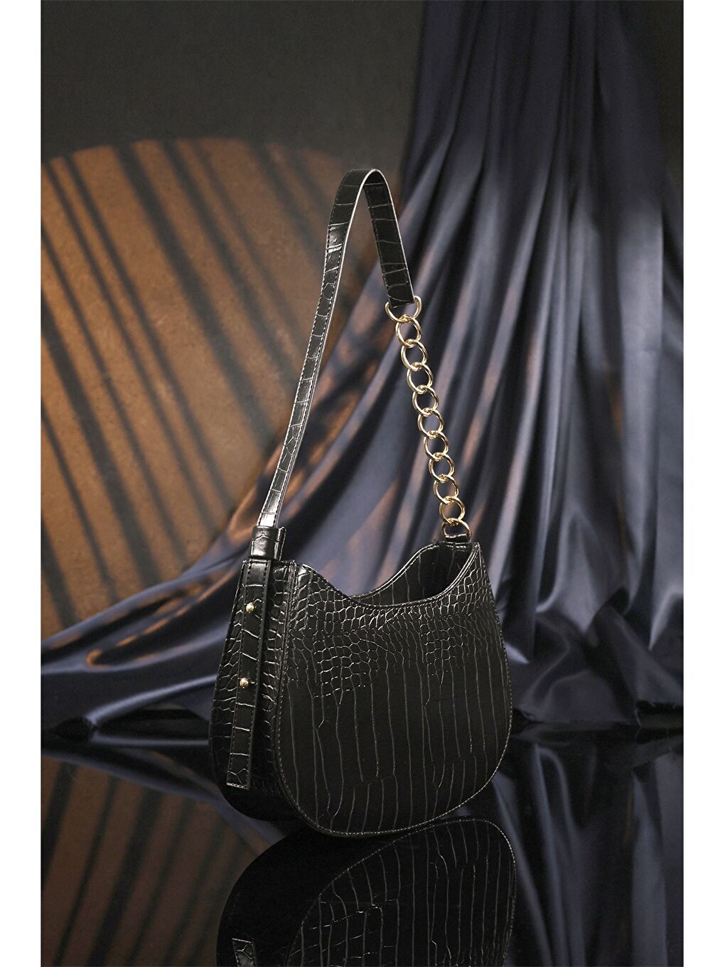 Siyah Deri Görünümlü Kadın Çanta-1