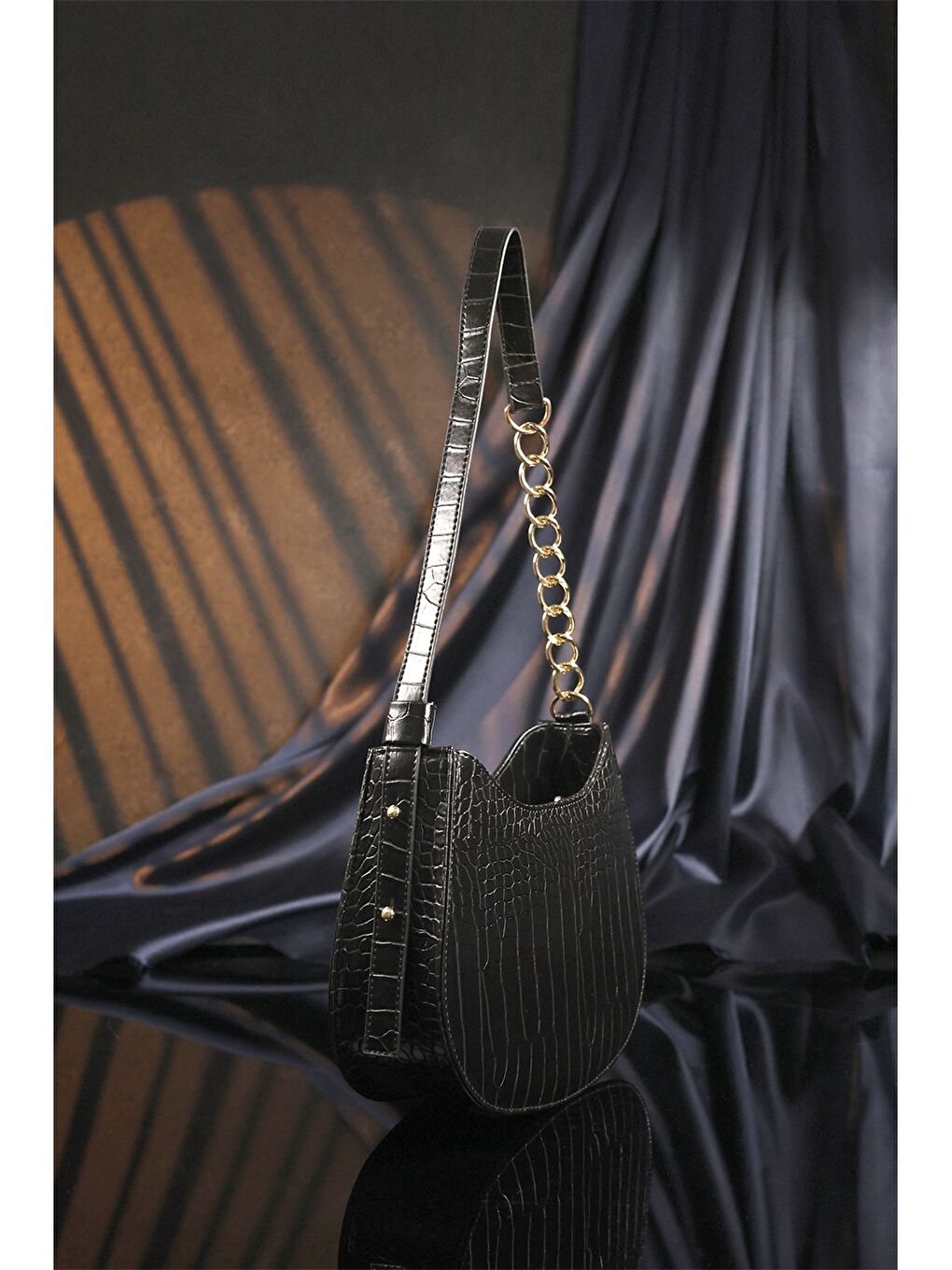 Siyah Deri Görünümlü Kadın Çanta-2