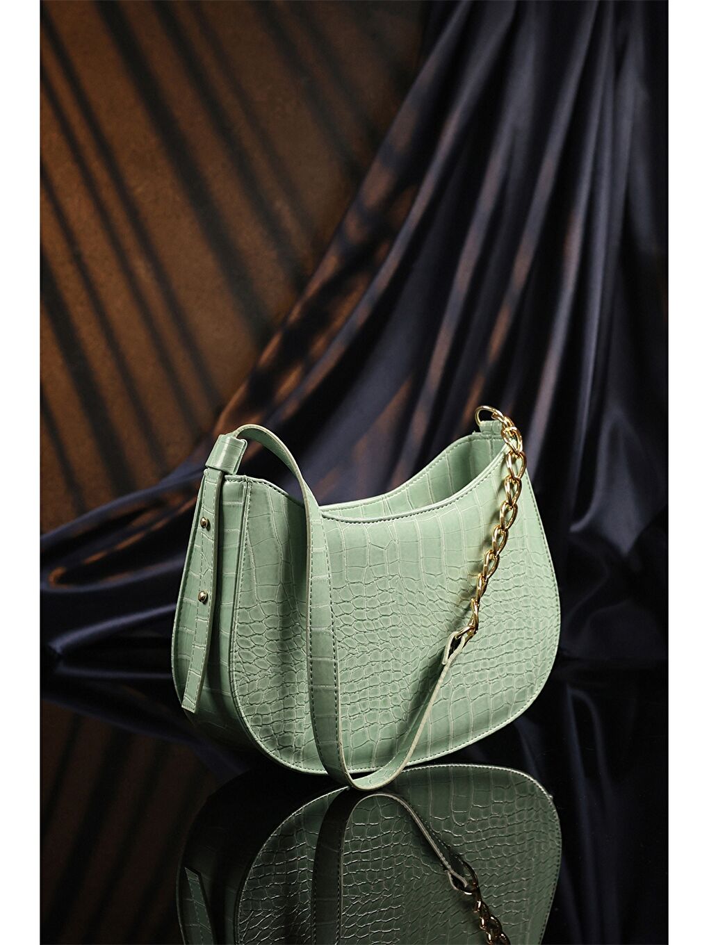 Yeşil Deri Görünümlü Kadın Çanta