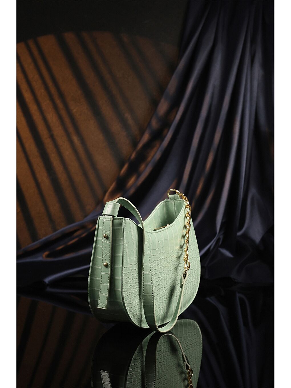 Yeşil Deri Görünümlü Kadın Çanta-1