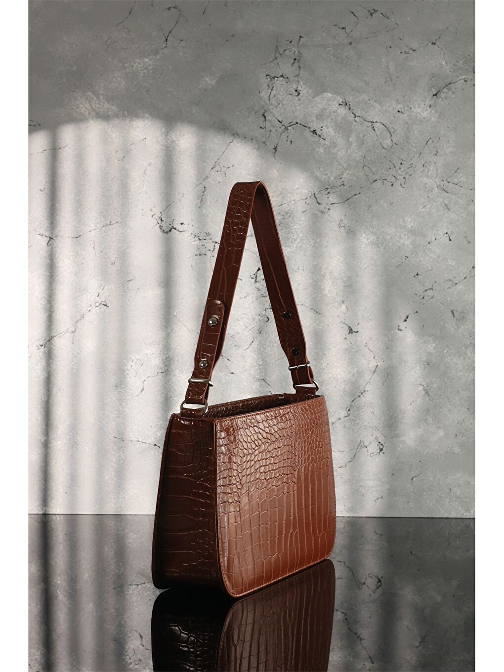 Kahverengi Deri Görünümlü Kadın Çanta-1