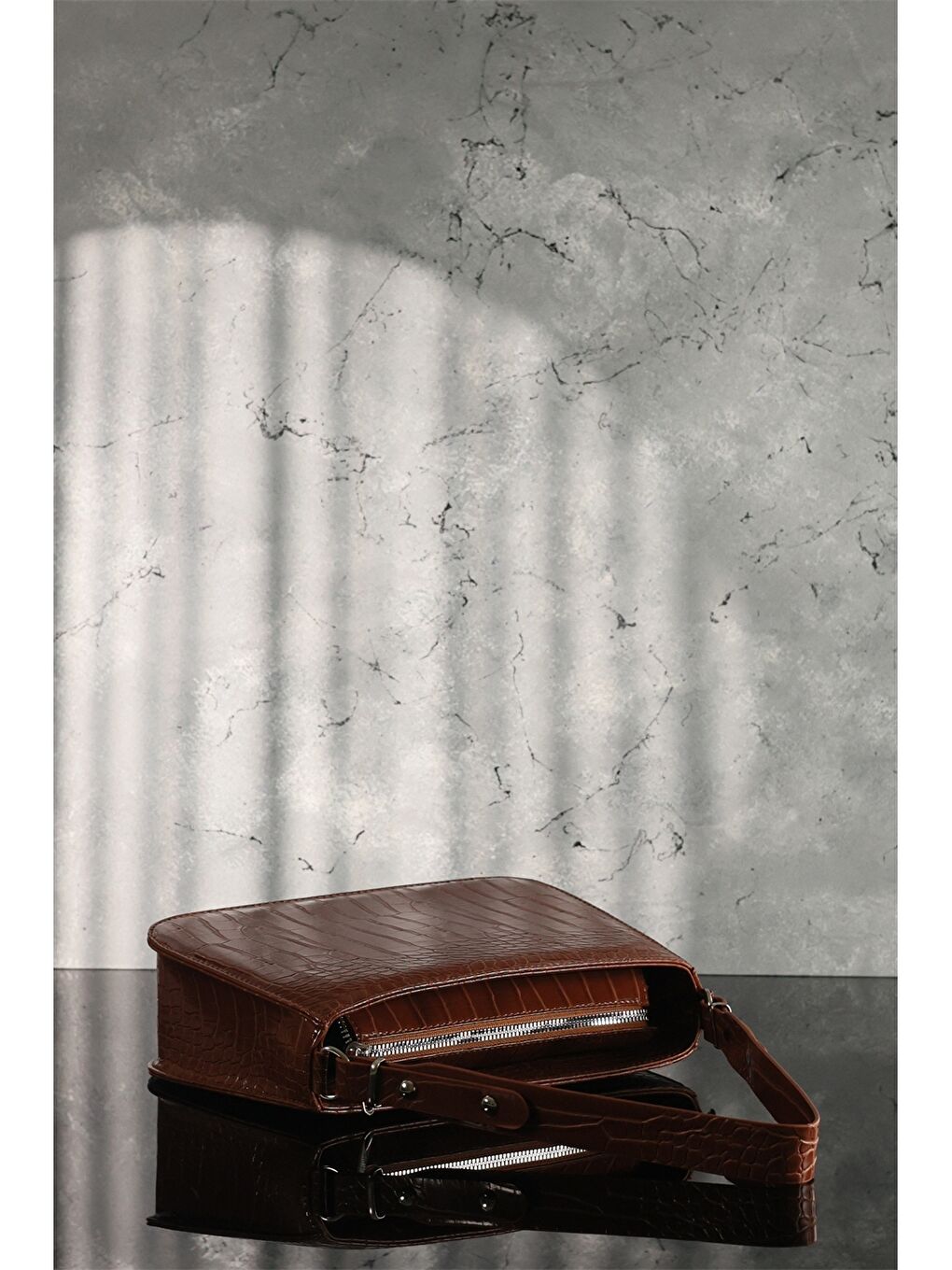 Kahverengi Deri Görünümlü Kadın Çanta-2