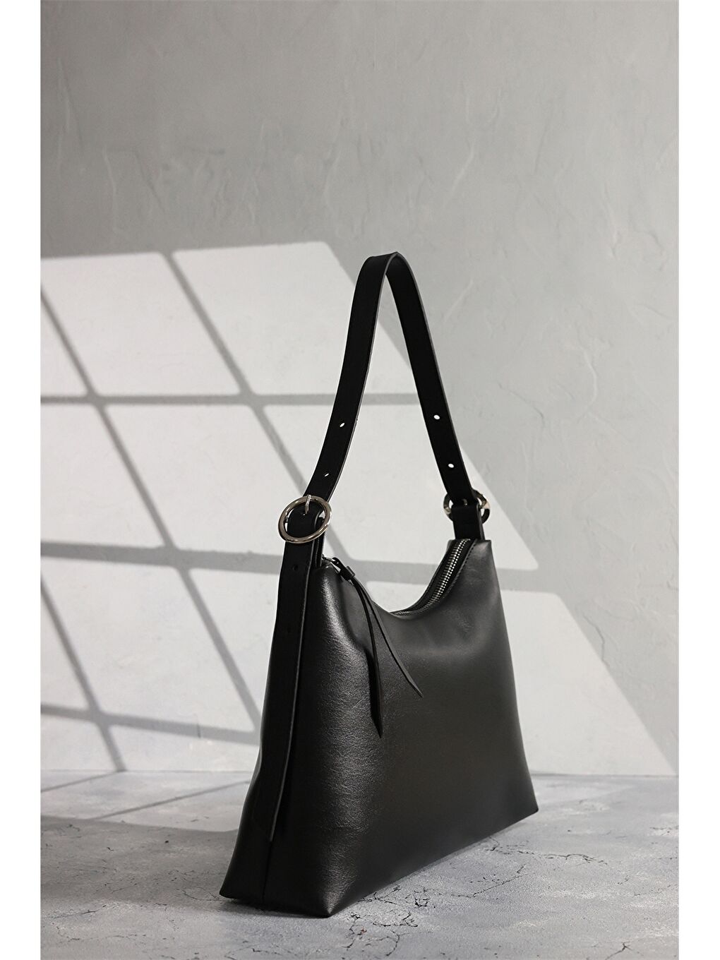 Siyah Deri Görünümlü Kadın Çanta-1