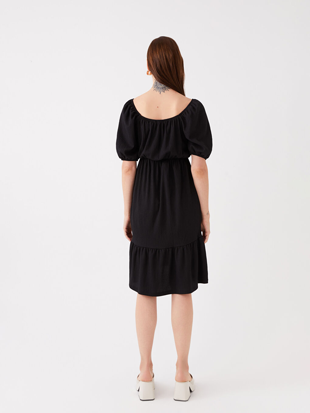 جل منداڵبوون بە یاخەی گەردەن شل سادە و قۆڵ كورت-4