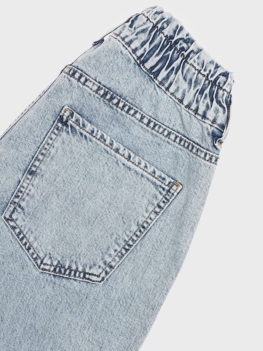 جينز بخصر مرن وقصّة مريحة للسيدات-2