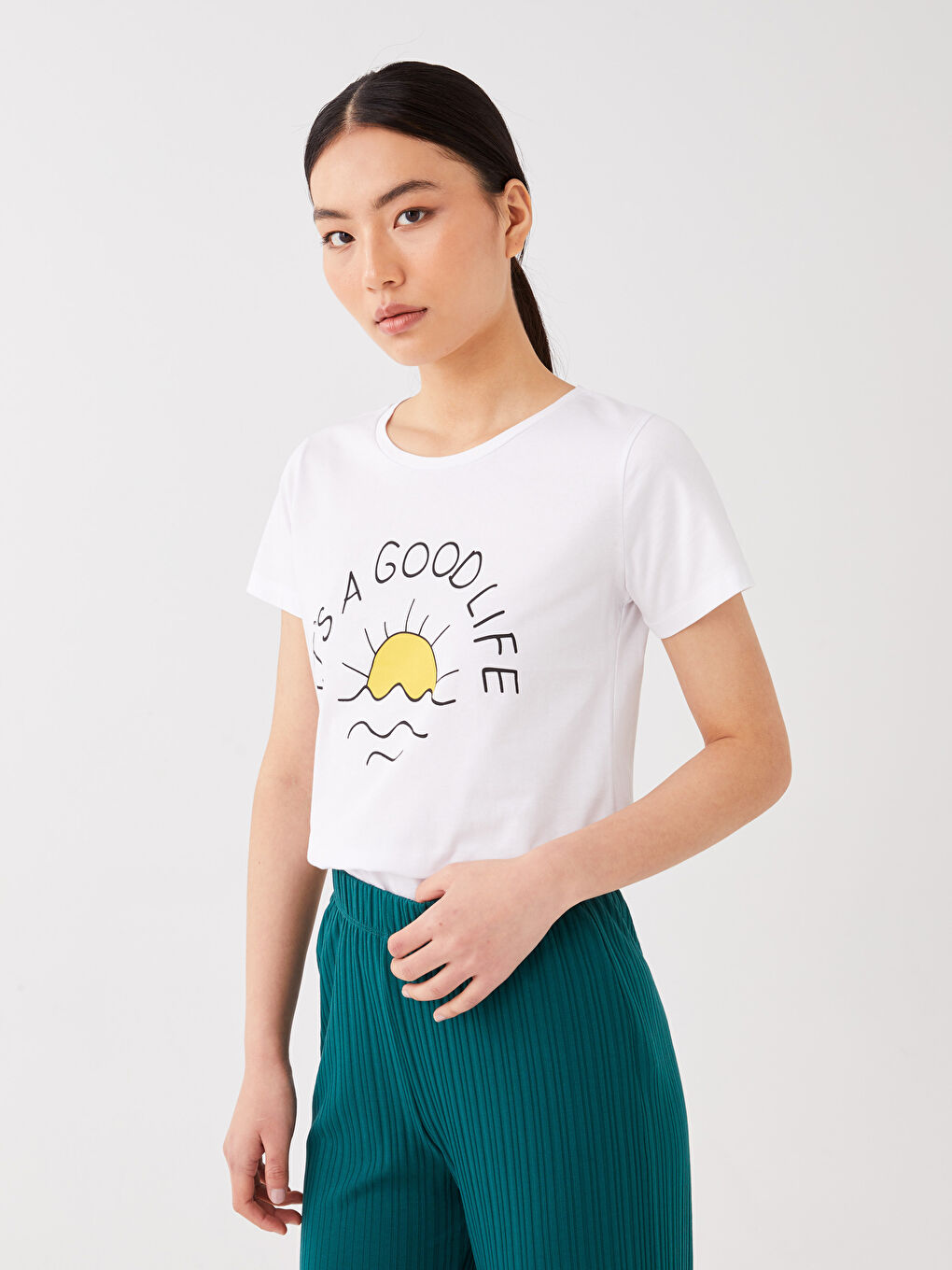 Beyaz Bisiklet Yaka Baskılı Kısa Kollu Kadın Tişört-1