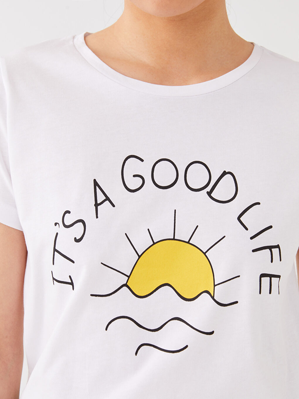 Beyaz Bisiklet Yaka Baskılı Kısa Kollu Kadın Tişört-3