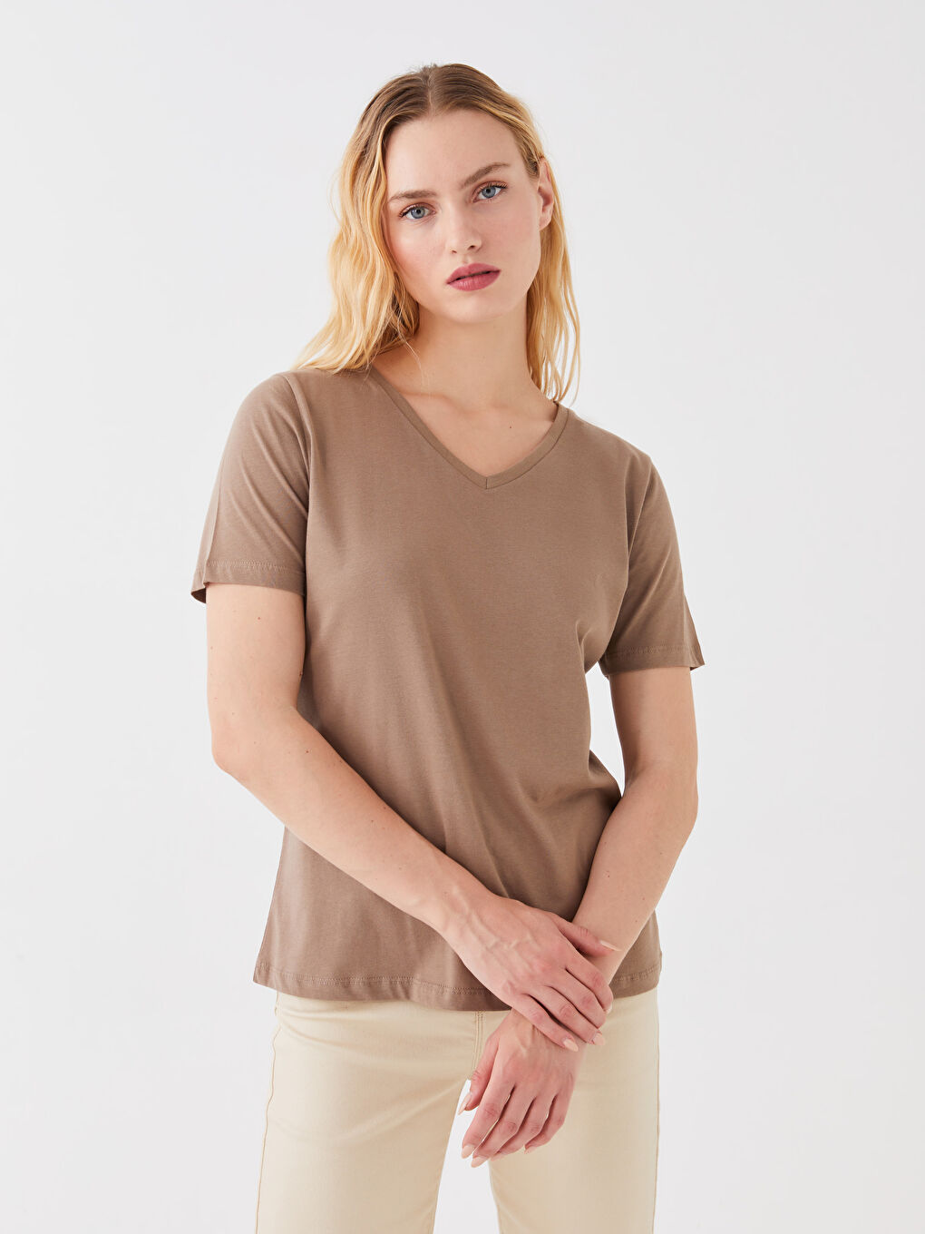 Kahverengi V Yaka Düz Kısa Kollu Kadın Tişört